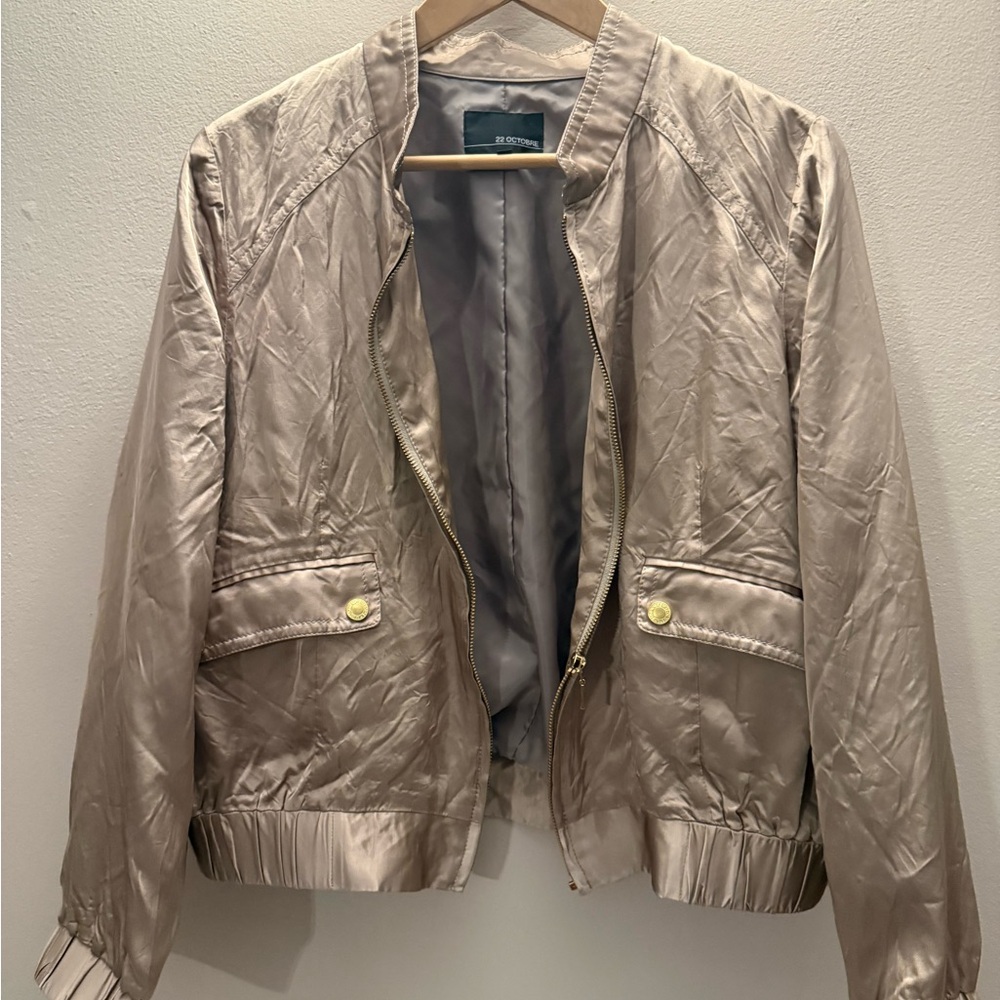 Jacket‎ size large gold color
